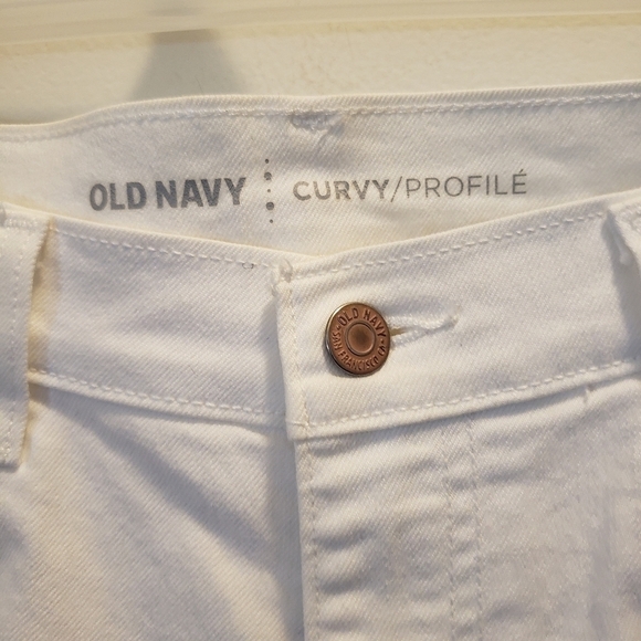 Old Navy Curvy Profile White Bermuda Jean Shorts - Picture 3 of 7